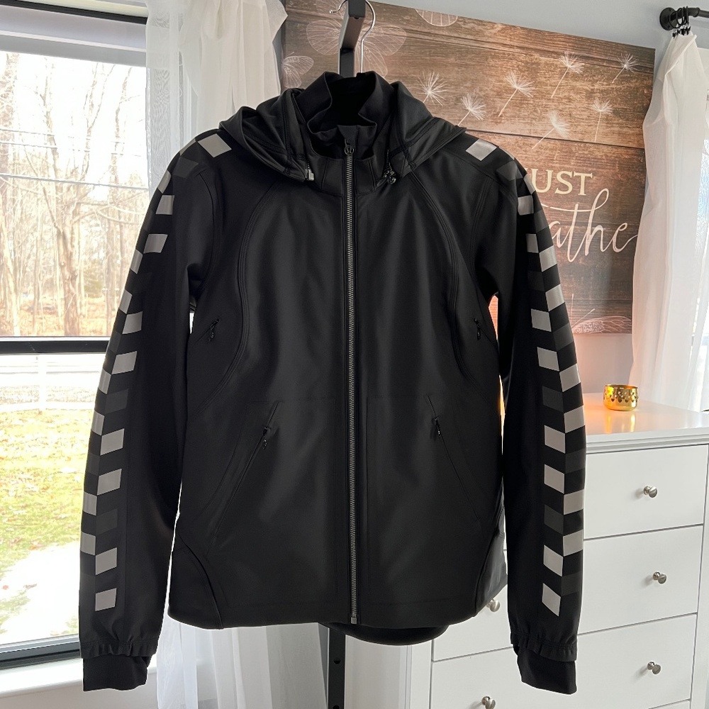 Lululemon Feelin' Frosty Softshell *Insulated EUC
